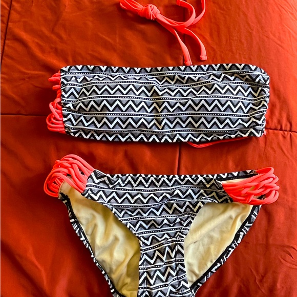 Bikini EUC - Picture 1 of 3